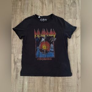Def Lepard Dark Gray Band Tee, Size M